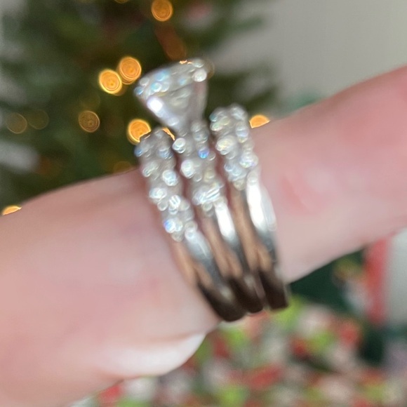 Wedding band set. Engagement ring and two diamond bands. Appraised at over $22k - Picture 4 of 12